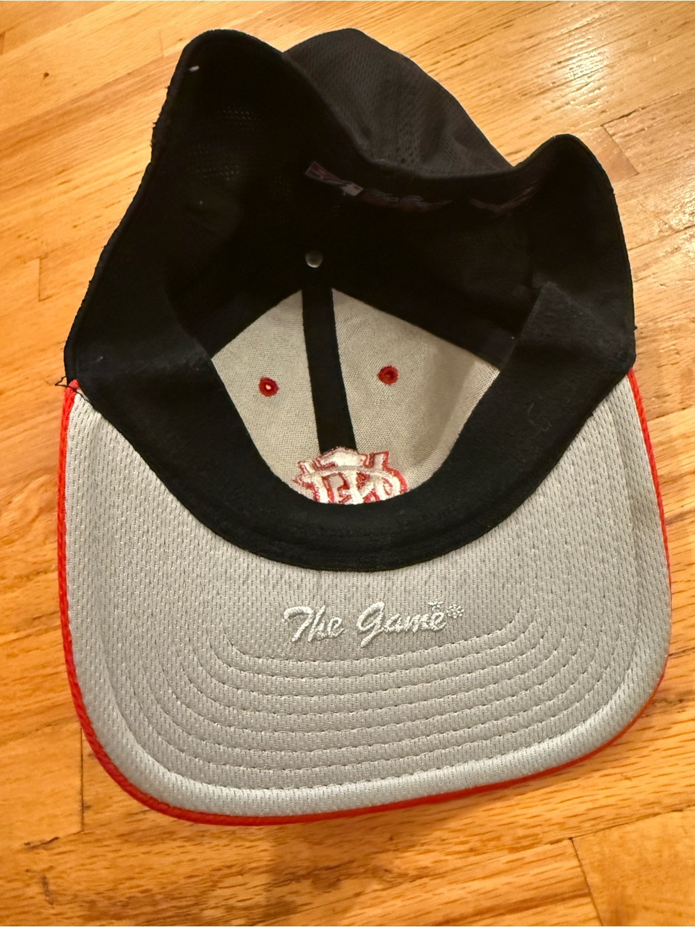 The Game Pro Red and Black Mesh-Panel Baseball Cap with White Embroidered Crest - Picture 4 of 5